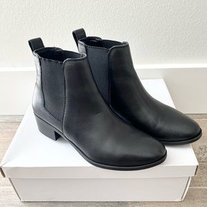 Steve Madden Black Leather Dover Chelsea Boots